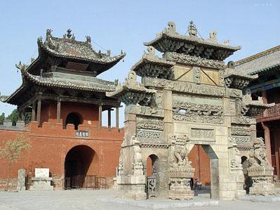 關(guān)帝廟前的石牌坊，是為紀(jì)念關(guān)羽而建造的。