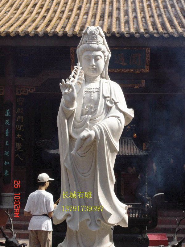 鐭抽洉瑙傞煶鍍忎華鎬佸&ugrave;闆咃紝濂圭殑鐪夌溂寰?井涓嬭?錛屽菇闈欑函娌?鍙屼箮緇撶潃鎵嬪嵃錛屽叾浣樻墜鑷備竴涓?紶寮?紝鍚勬寔娉曞櫒銆傚ス鏃㈡槸鎱堢埍鐨勫コ鎬э紝鍙堟湁浼熶漢鐨勭?閫?濂圭殑鑳屽悗鏄?潚緇跨殑緹ゅ北錛岀ゥ浜戠輯緇曪紝鍥涗竴涓庡ス鍜岃皭鍏卞?銆俓