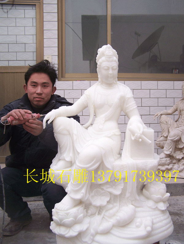 漢白玉觀音剛剛制作完成。