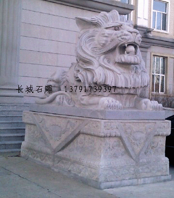 石雕臥獅子，蹲獅子