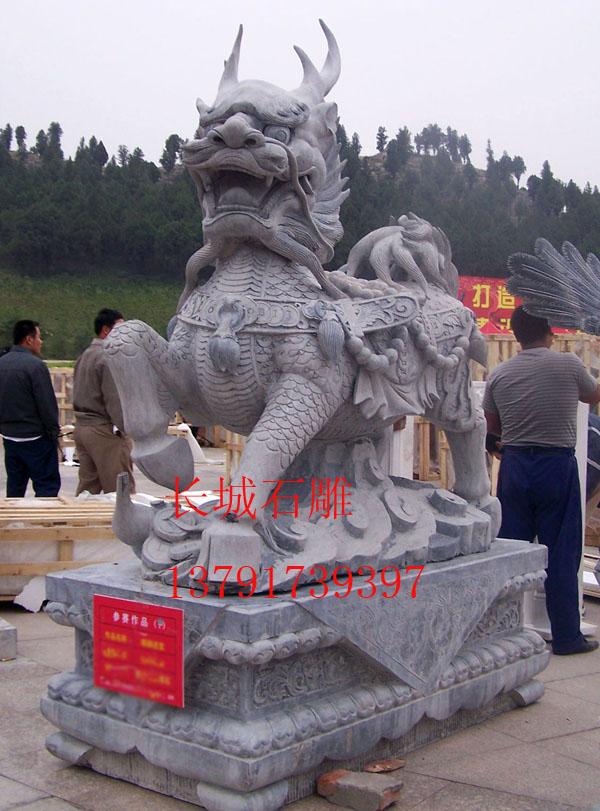 石雕藝術(shù)節(jié)上的石雕麒麟作品展示