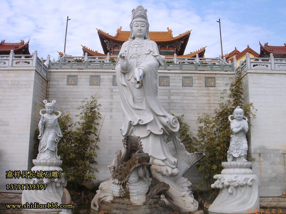 在現(xiàn)在的佛教文化中，觀音菩薩也可以說(shuō)是圣人的形象存在，被廣大的的信徒所敬仰，而今的寺院里或多都會(huì)有一尊莊嚴(yán)的石雕觀音，供信徒參拜。