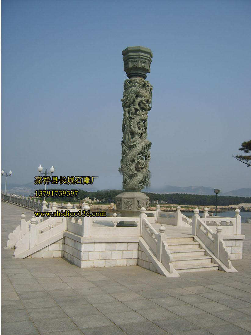  石雕龍柱是我國古時候的皇家建筑所用到的，在電視上，我們會看到那些精美的皇宮里面的這些龍柱，它們是支撐著整個房子，這些柱子都很大，而且結(jié)實，對于支撐房屋是起到了很好的作用。關(guān)于這個石雕龍柱的介紹，下面將會為大家進行講到。