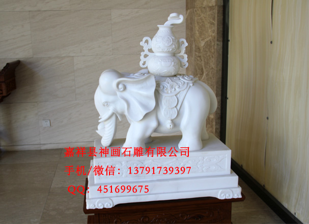 酒店門口的石雕大象擺放樣式。