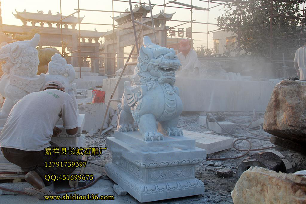 石雕貔貅的影響深遠(yuǎn)，它對我們平時所說的風(fēng)水上所起到的影響也分為很多種。首先，如前文所說，它具有保宅驅(qū)邪的作用。