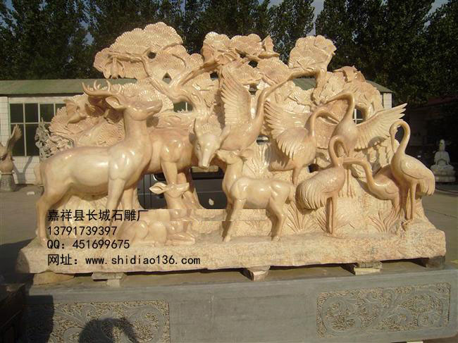 石雕鹿和鶴都是風水中代表健康長壽的靈物。鹿童、鶴童仙子是老壽星南極仙翁壇下的高徒。&ldquo;鹿鶴銜芝&rdquo;吉祥物，梅花鹿臥一大壽桃旁，一仙鶴并立，鹿鶴共同銜一顆靈芝仙草。寓示延年益壽、健康吉祥、永葆青舂。